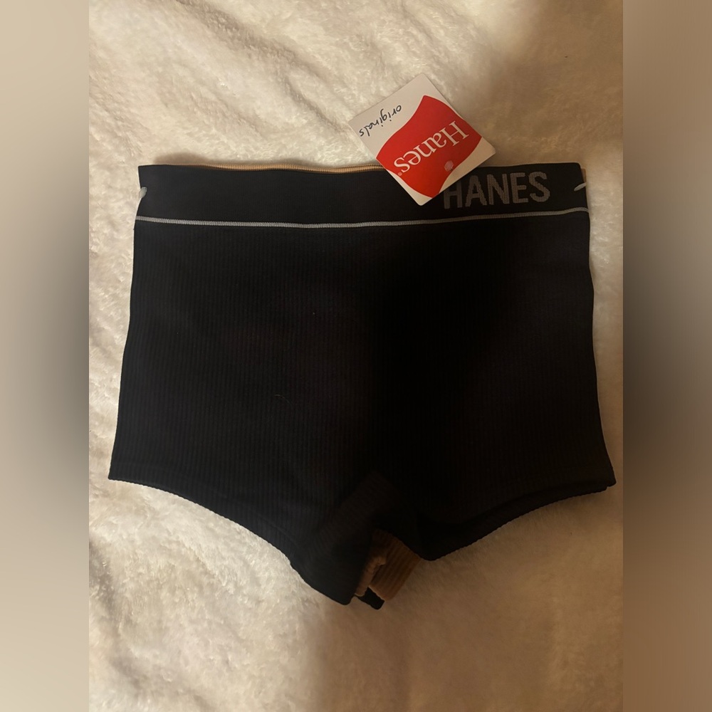 🌻 NWT women’s HANES boy shorts